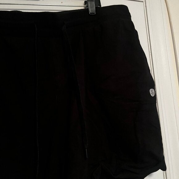 Torrid Size 2 Fleece Active Shorts with Pockets - Picture 7 of 8